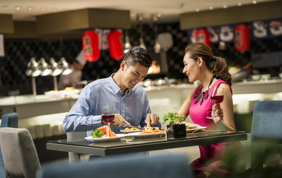 【北京丽都皇冠假日酒店】原价299元,现仅售128元,Matrix 亦餐厅自助晚餐!